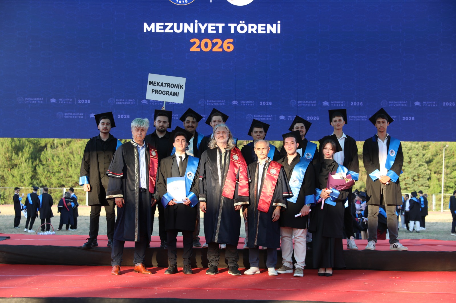 Bursa Uludağ Üniversitesi Teknik Bilimler Meslek Yüksekokulu'nda Mezuniyet Coşkusu